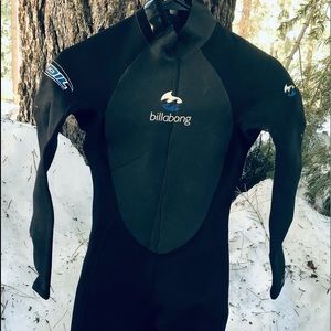 Billabong womens 3/4 wetsuit full length. Size 2